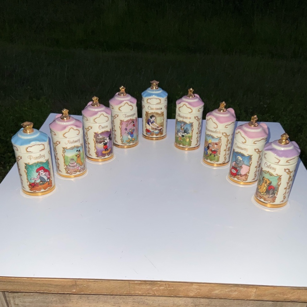 “NEVER USED” Excellent Condition!  1995 Lenox Disney Spice Jars.  (Set Of 7)